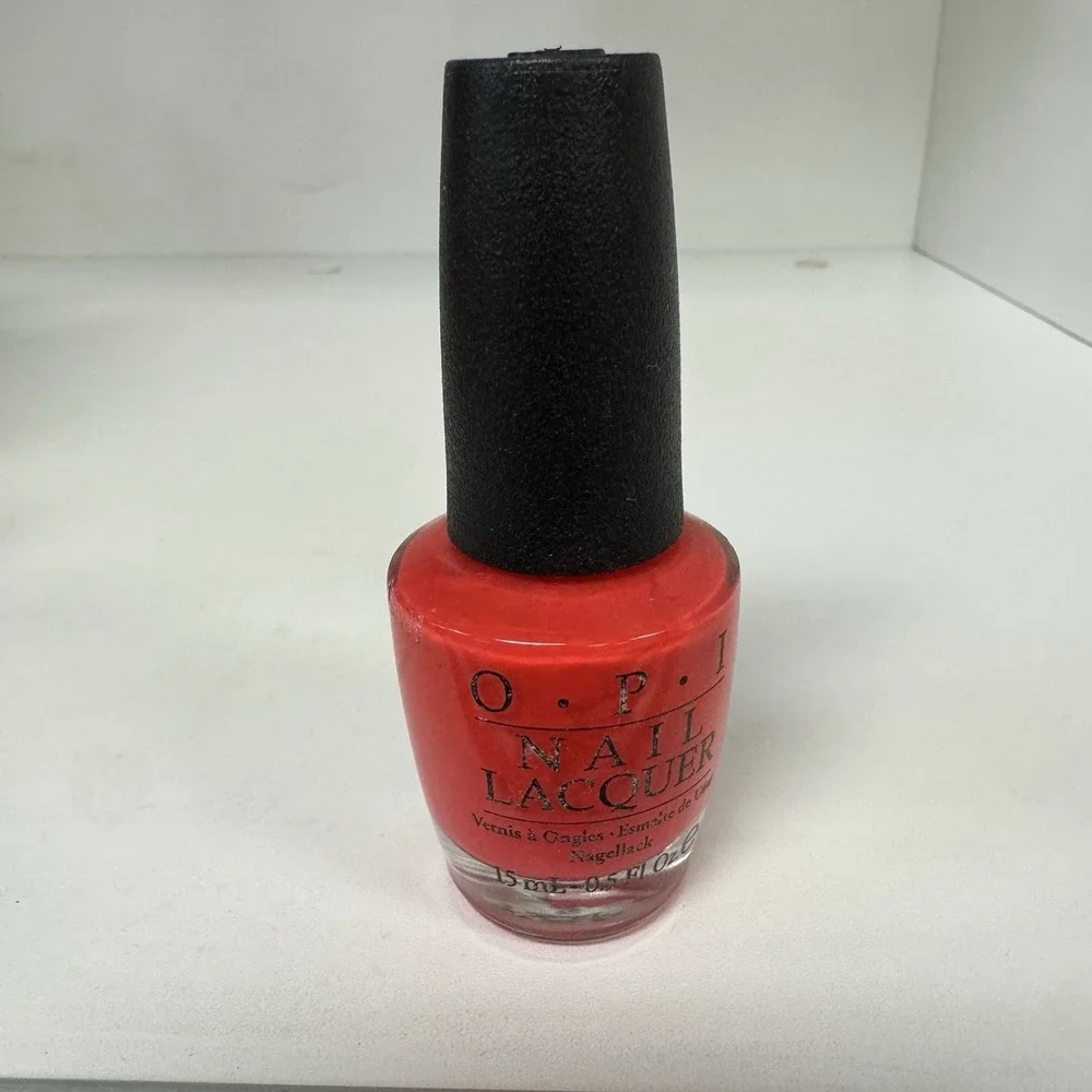 OPI‎ Lacquer - B76-OPI on Collins Ave - 0.5oz / 15ml
